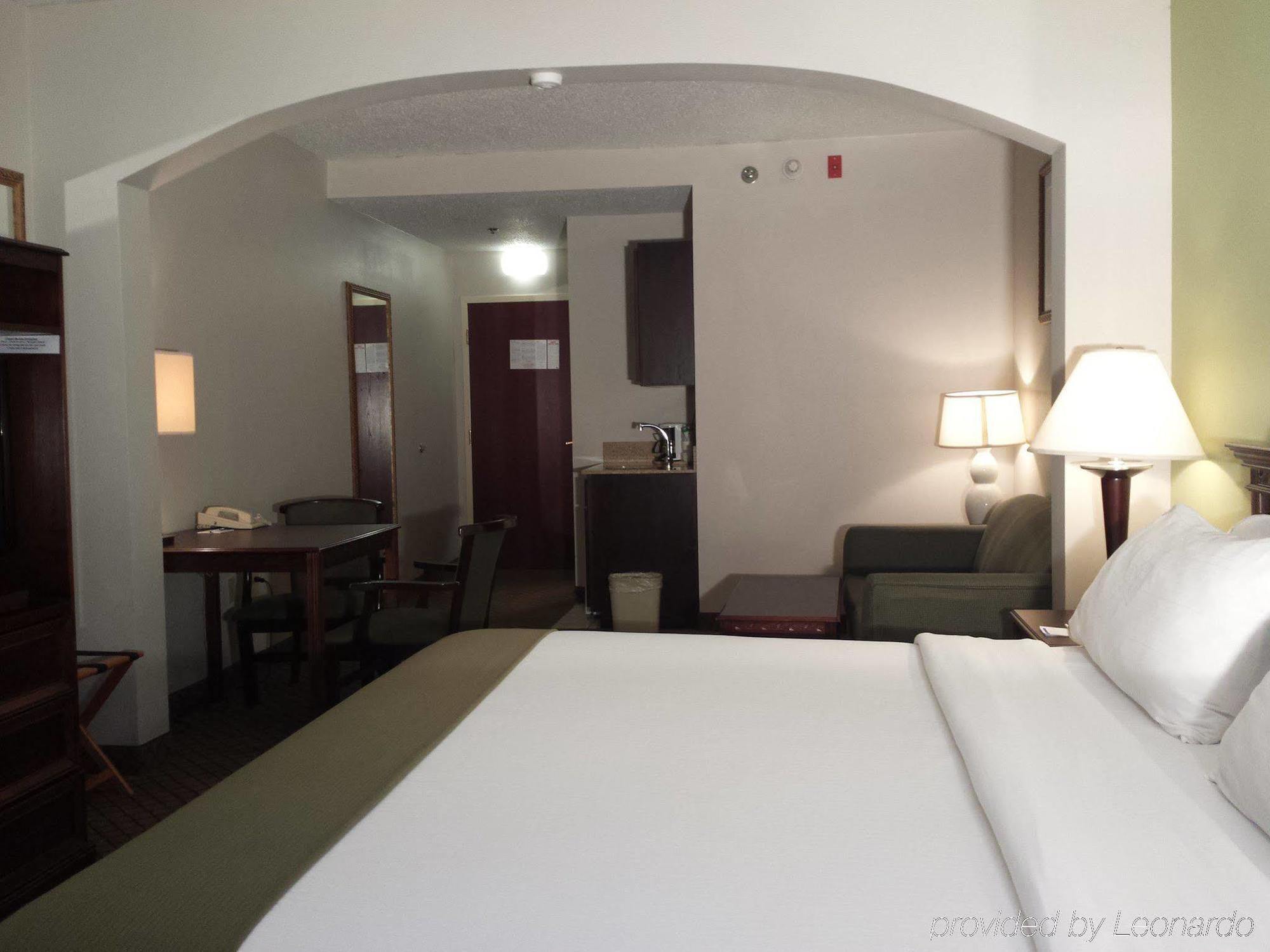 Holiday Inn Express Hotel & Suites Cincinnati Northeast-Milford By Ihg Exterior photo